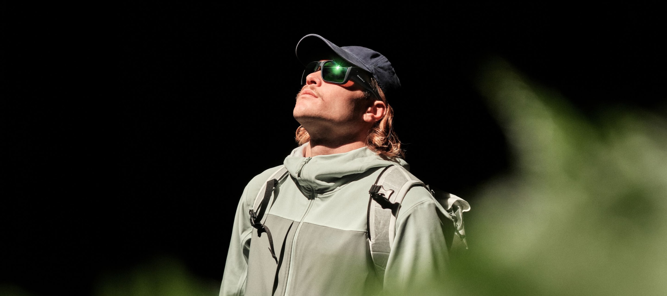 Voyez Cool, Ressentez Plus Cool-Moins d'éblouissement. Moins de fatigue oculaire. Plus de confort par temps chaud. Clarté améliorée dans des conditions lumineuses, conçue pour de longues journées chaudes en extérieur.